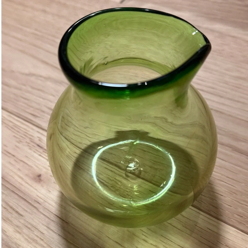 Vintage Glass Green Hand Blown Pinch Lip Art Glass Pontil mark Medium Weight 4in